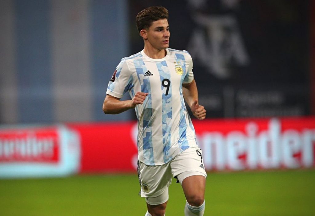 Manchester City are very close to signing highly rated 21-year-old Argentine forward who had been heavily linked with a move to Manchester United.