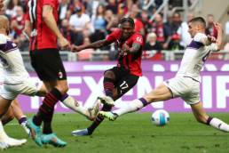 Rafael Leao bend the ball into the corner scoring for AC Milan