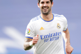 Isco in Real Madrid 2021/22 home kit