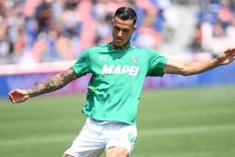 gianluca-scamacca-shoots-while-warming-up-before-sassuolo-match-against-bologna-may-2022