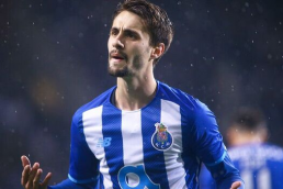 New arsenal midfielder Fabio Vieira in Porto's jersey