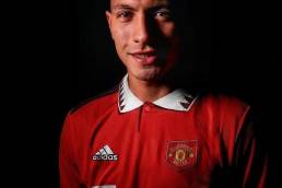 Lisandro Martinez in Manchester United 2022/23 home kit (Edited)