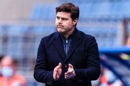 Mauricio Pochettino on the sidelines clapping