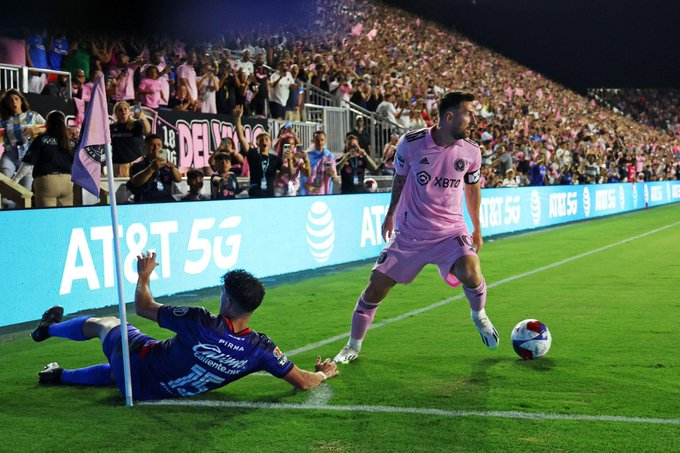 Best Reactions To Lionel Messi's Free kick Winner On His Inter Miami Debut