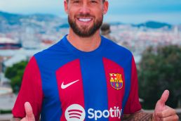 Barcelona Sign Iñigo Martinez