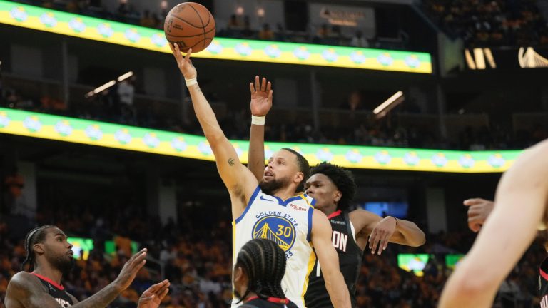 Steph Curry erupts for 36 as Warriors beat Rockets 104-93 to take ...