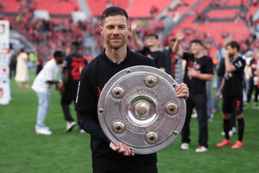 Xabi Alonso holding 2023/24 Bundesliga title he won with Bayer Leverkusen